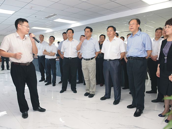 安徽省委常委、合肥市委書記吳存榮，合肥市黨政代表團一行蒞臨我集團參觀考察